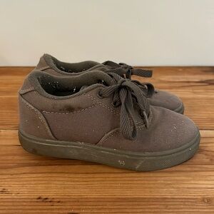 Heelys Launch Canvas Sneaker    Youth Size 13 wheel shoes gray skater